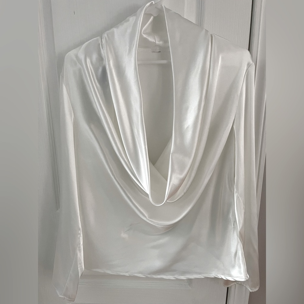 5 for $10🟢 Aluna Levi Cowl-Neck Blouse. Size L. New.
